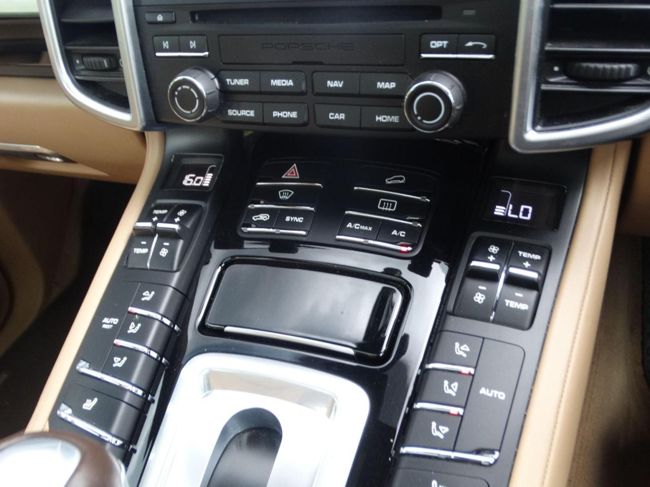 2016 Porsche 3.0 TD V6 Platinum Edition TiptronicS 4WD Euro 6 (s/s) 5dr