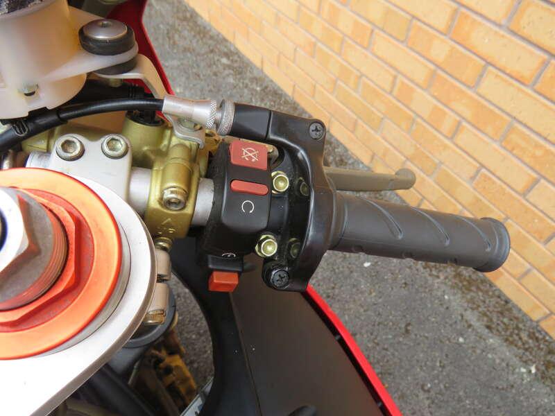 2000 Ducati 916 CARL FOGARTY REPLICA