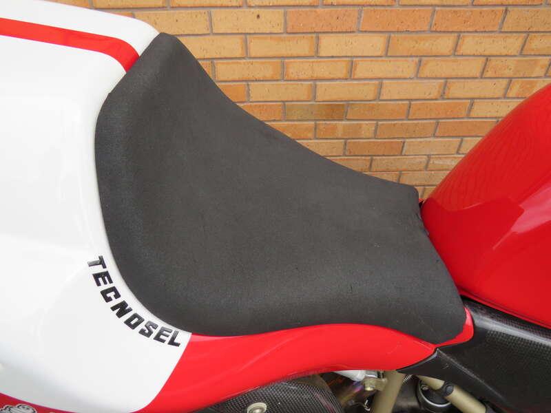 2000 Ducati 916 CARL FOGARTY REPLICA