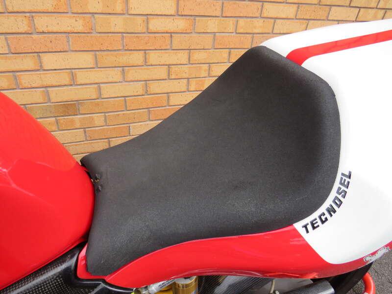 2000 Ducati 916 CARL FOGARTY REPLICA