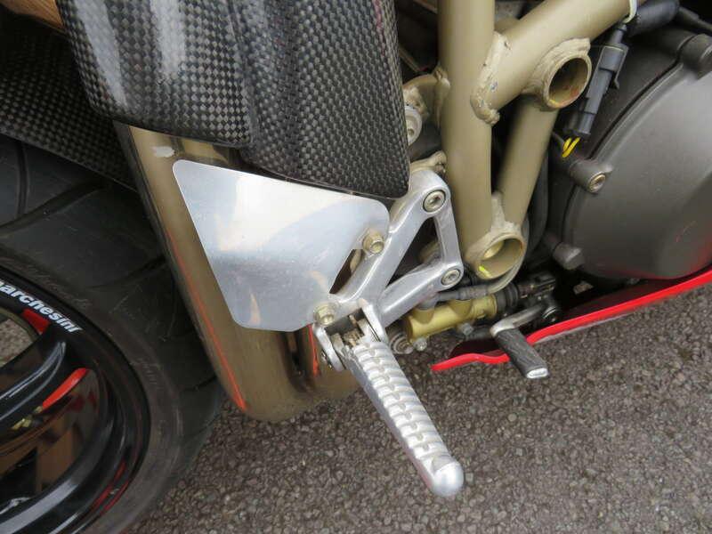 2000 Ducati 916 CARL FOGARTY REPLICA