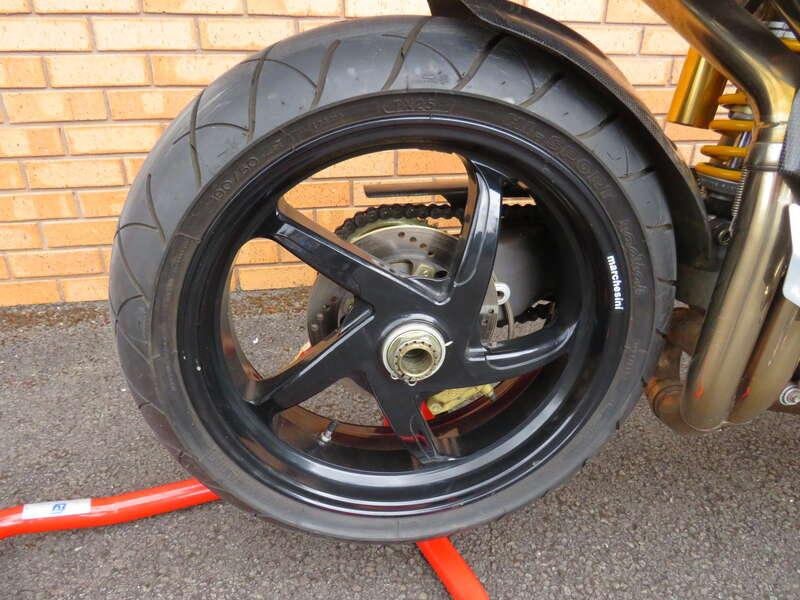 2000 Ducati 916 CARL FOGARTY REPLICA