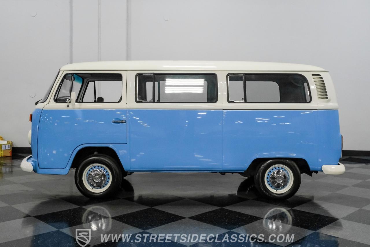 1974 Volkswagen Type 2 Kombi Bus