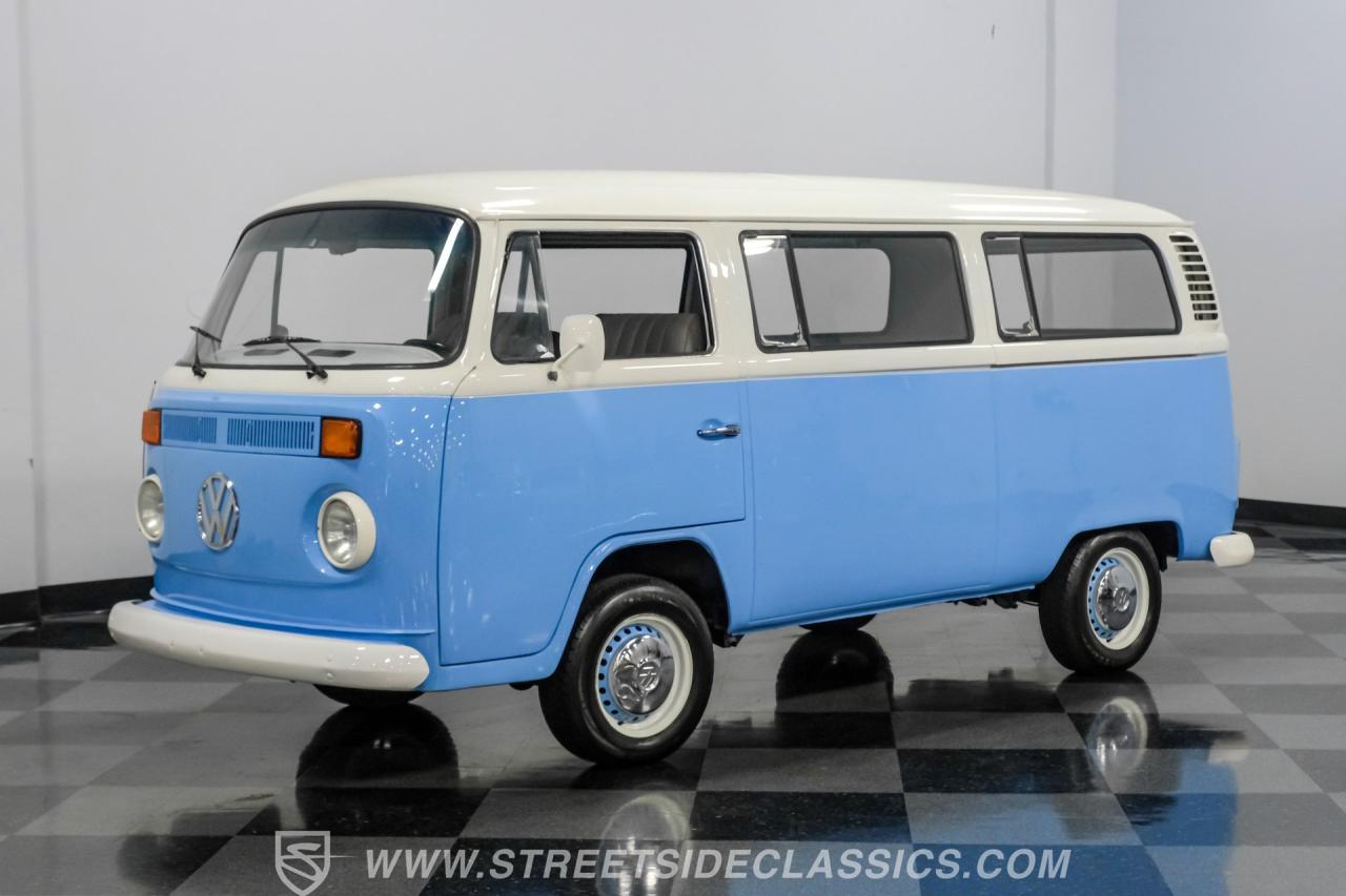 1974 Volkswagen Type 2 Kombi Bus