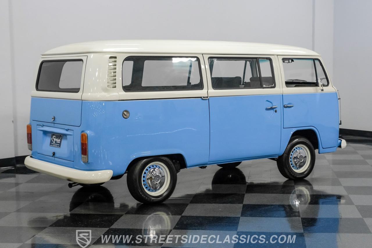 1974 Volkswagen Type 2 Kombi Bus