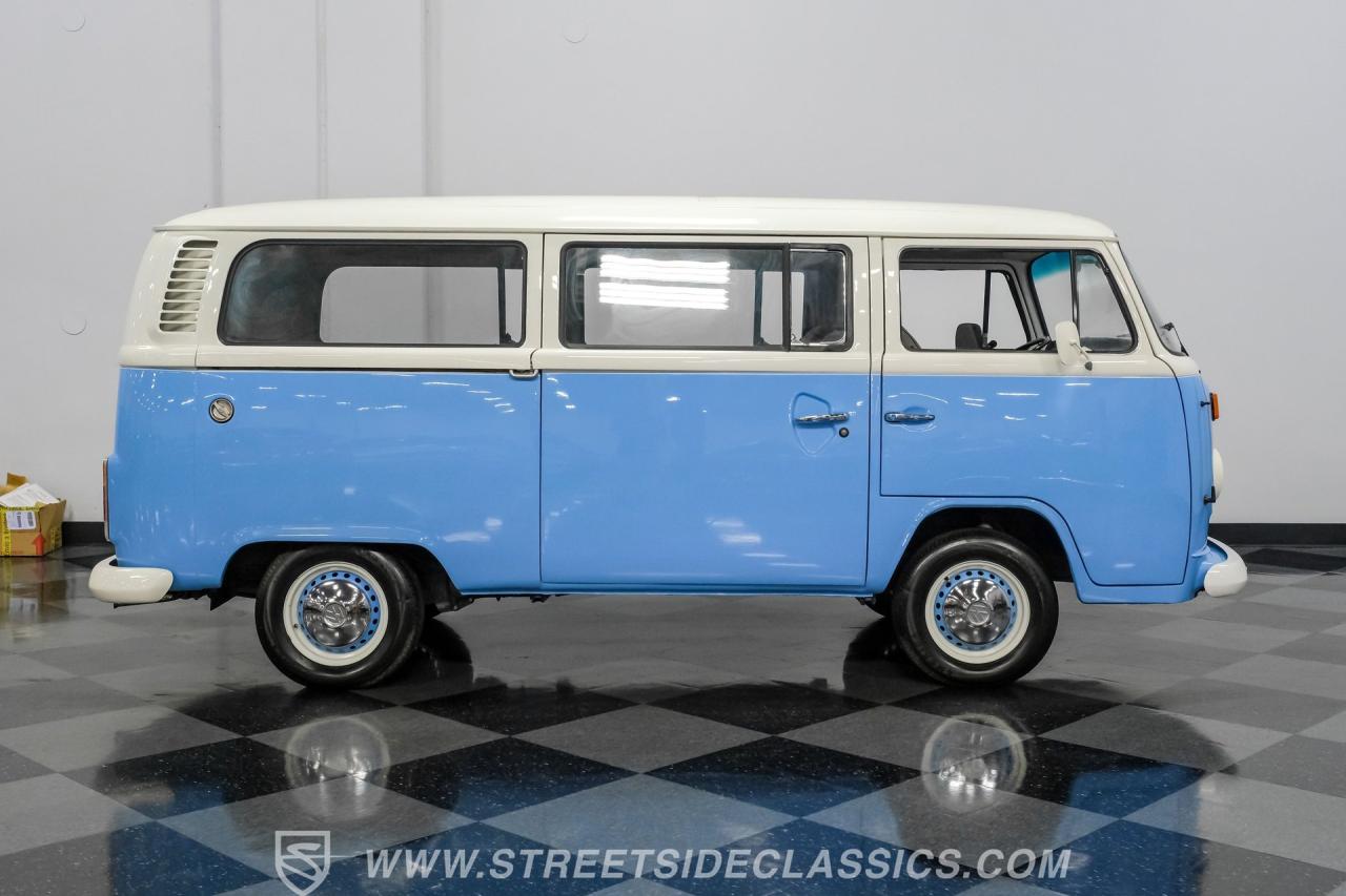 1974 Volkswagen Type 2 Kombi Bus