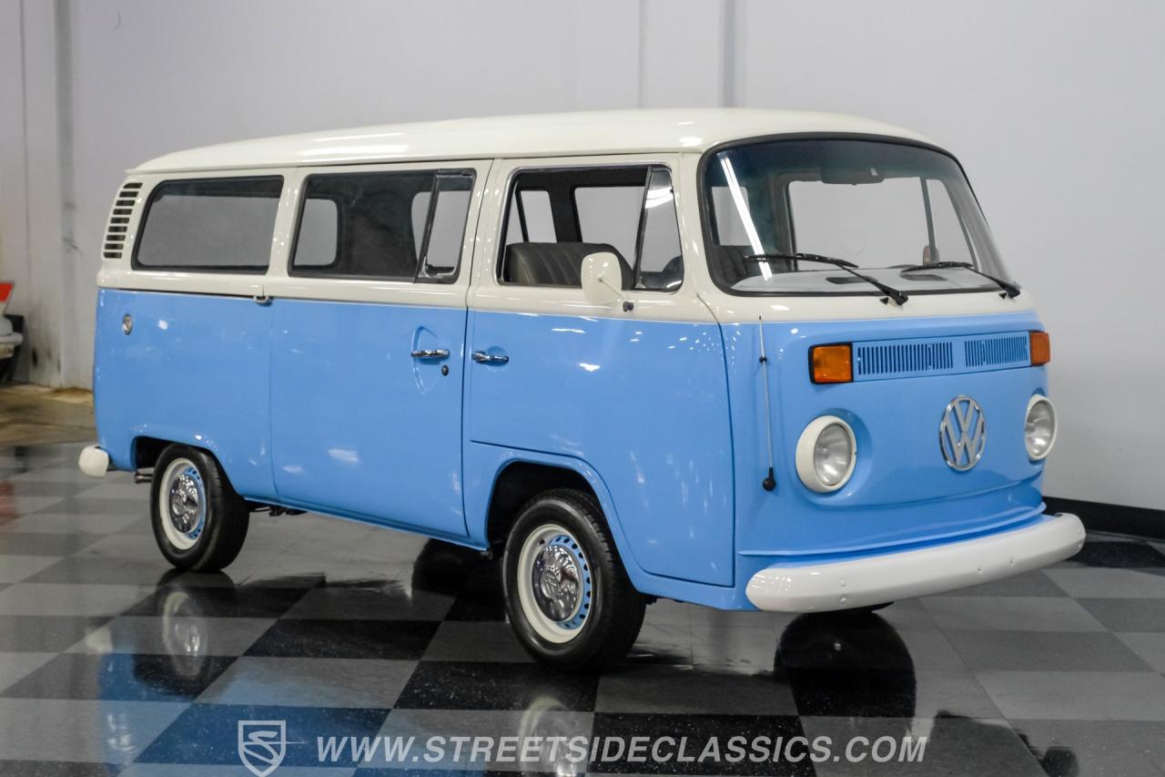 1974 Volkswagen Type 2 Kombi Bus