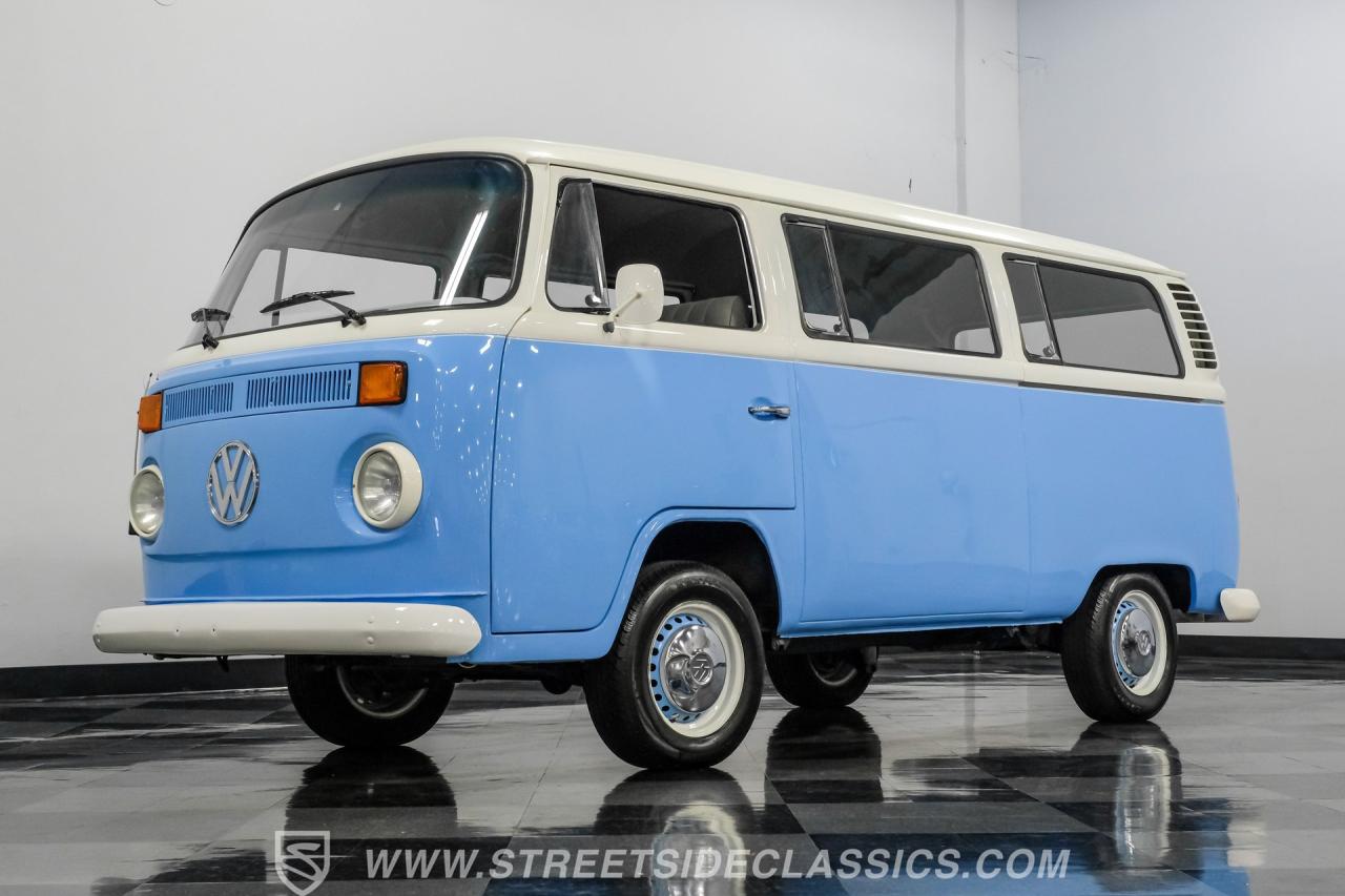 1974 Volkswagen Type 2 Kombi Bus