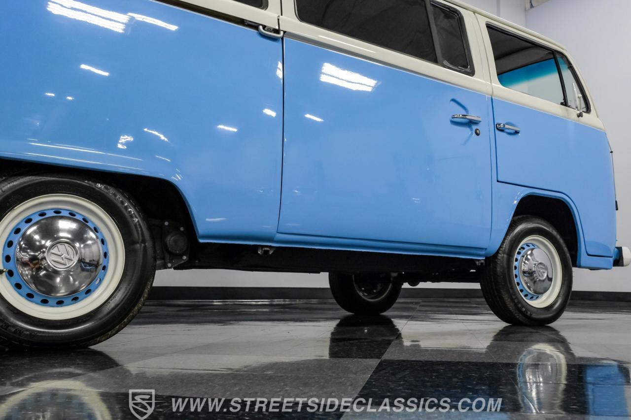 1974 Volkswagen Type 2 Kombi Bus