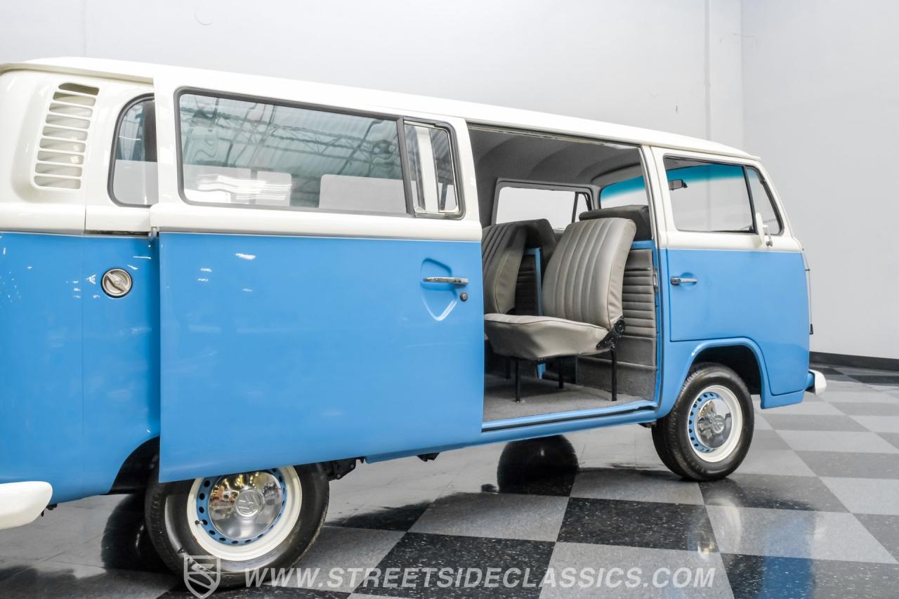 1974 Volkswagen Type 2 Kombi Bus