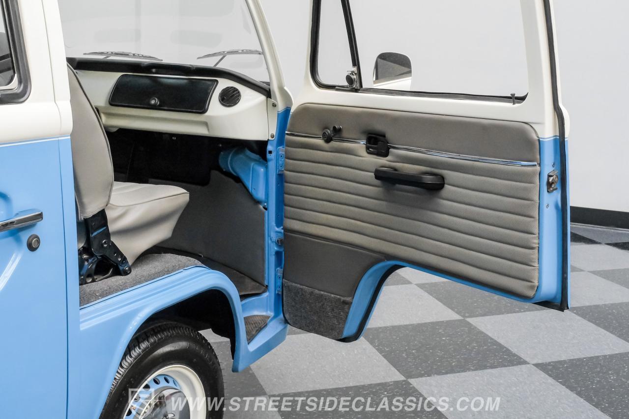 1974 Volkswagen Type 2 Kombi Bus