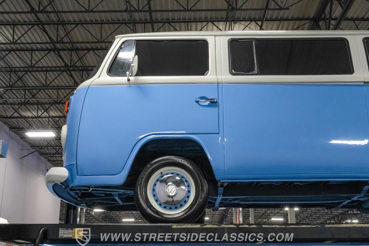 1974 Volkswagen Type 2 Kombi Bus