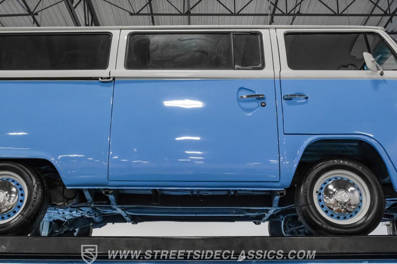 1974 Volkswagen Type 2 Kombi Bus