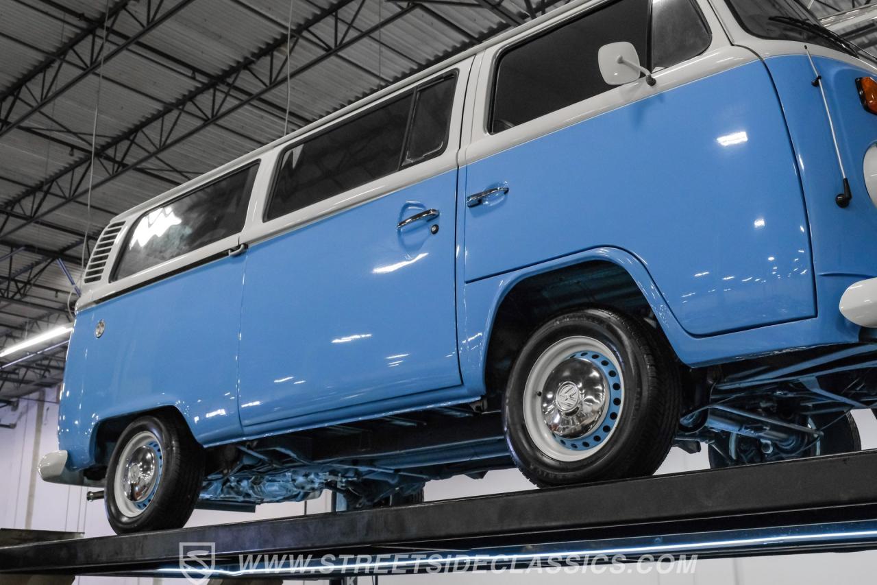 1974 Volkswagen Type 2 Kombi Bus