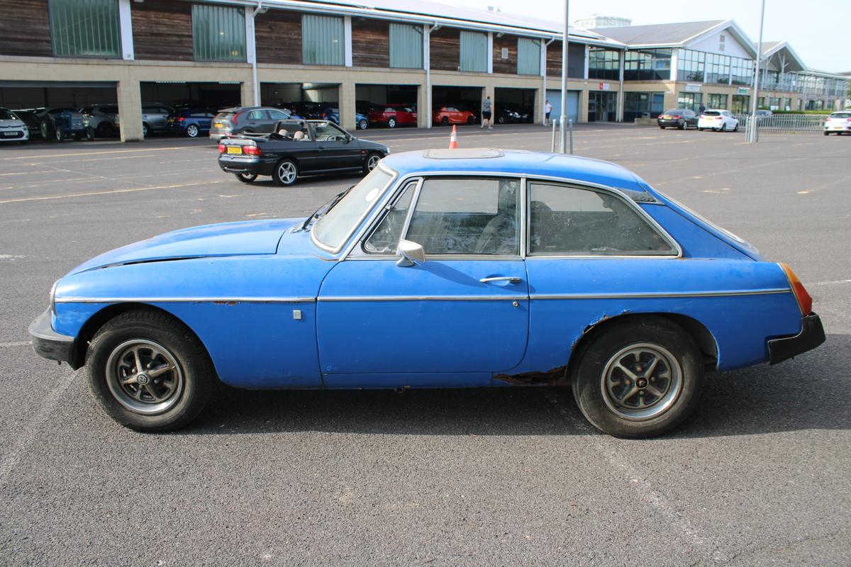 1975 MG B GT