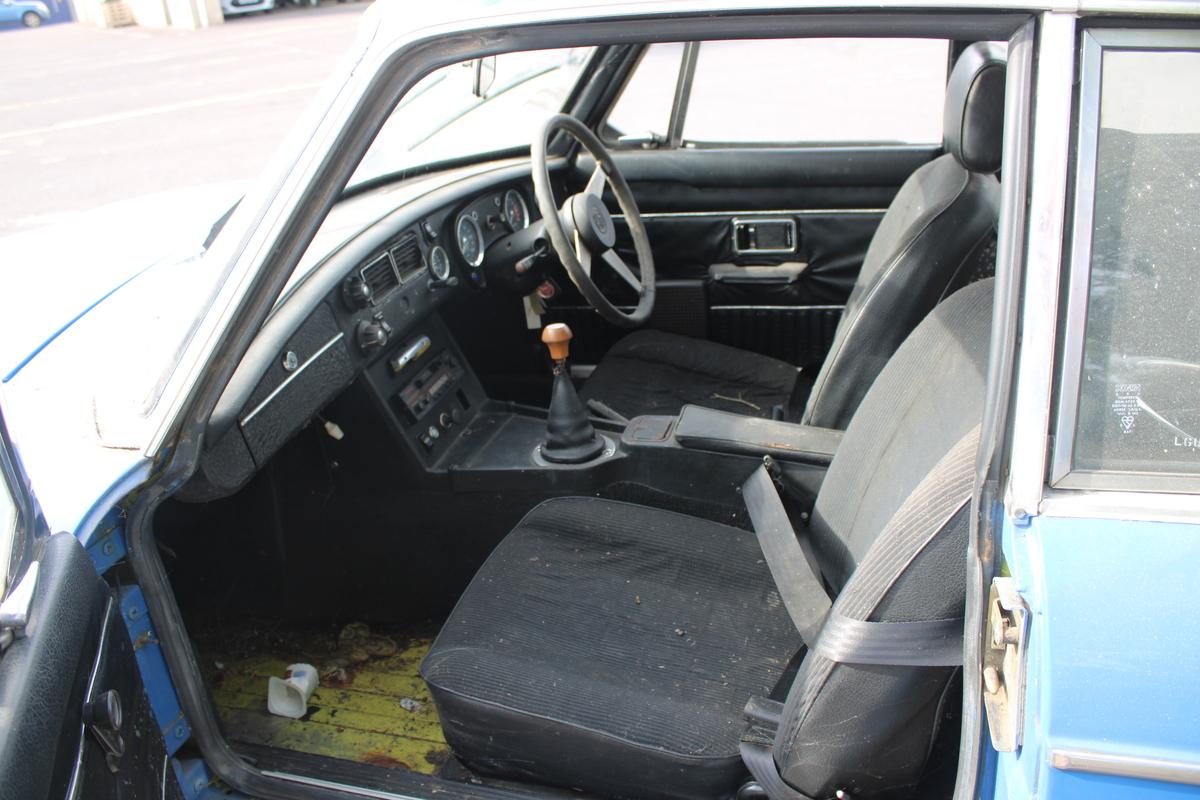 1975 MG B GT