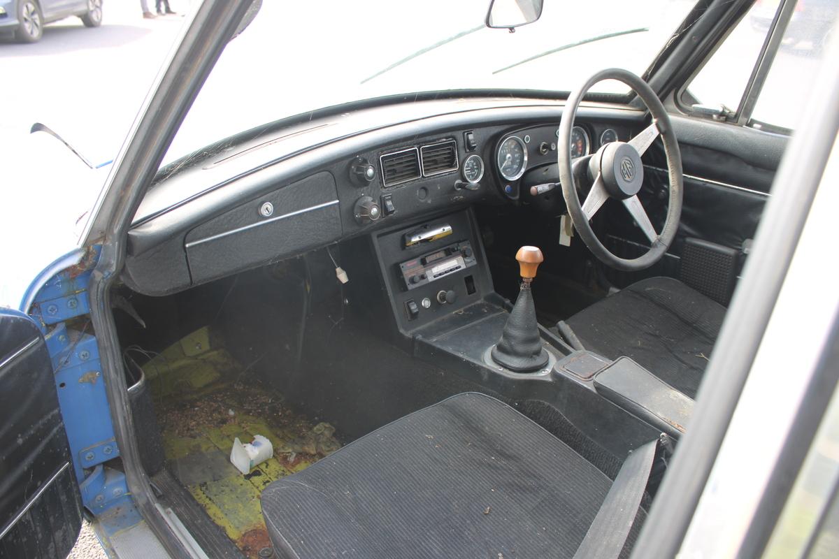 1975 MG B GT
