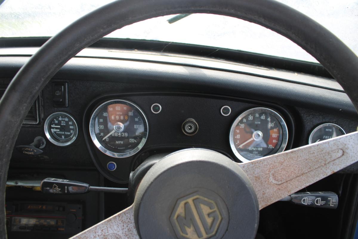 1975 MG B GT