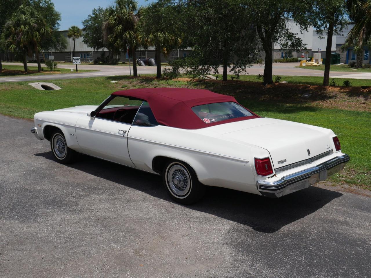 1975 Oldsmobile Delta 88 Royale Convertible
