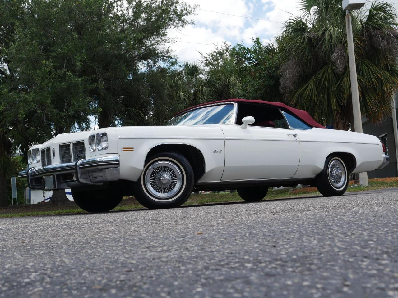1975 Oldsmobile Delta 88 Royale Convertible