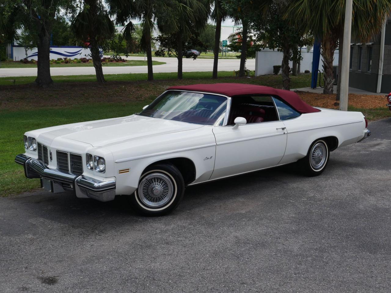 1975 Oldsmobile Delta 88 Royale Convertible