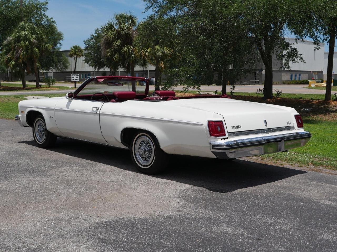 1975 Oldsmobile Delta 88 Royale Convertible