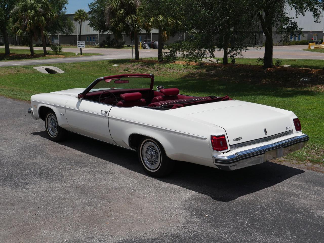 1975 Oldsmobile Delta 88 Royale Convertible