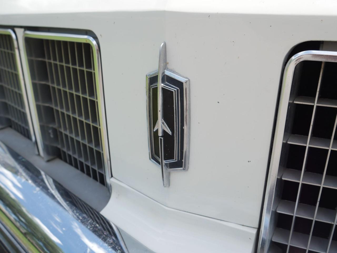 1975 Oldsmobile Delta 88 Royale Convertible