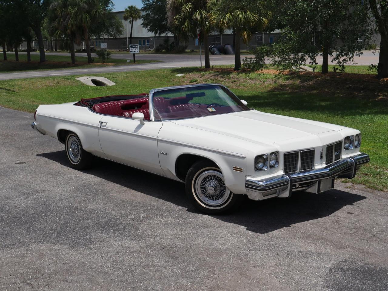 1975 Oldsmobile Delta 88 Royale Convertible