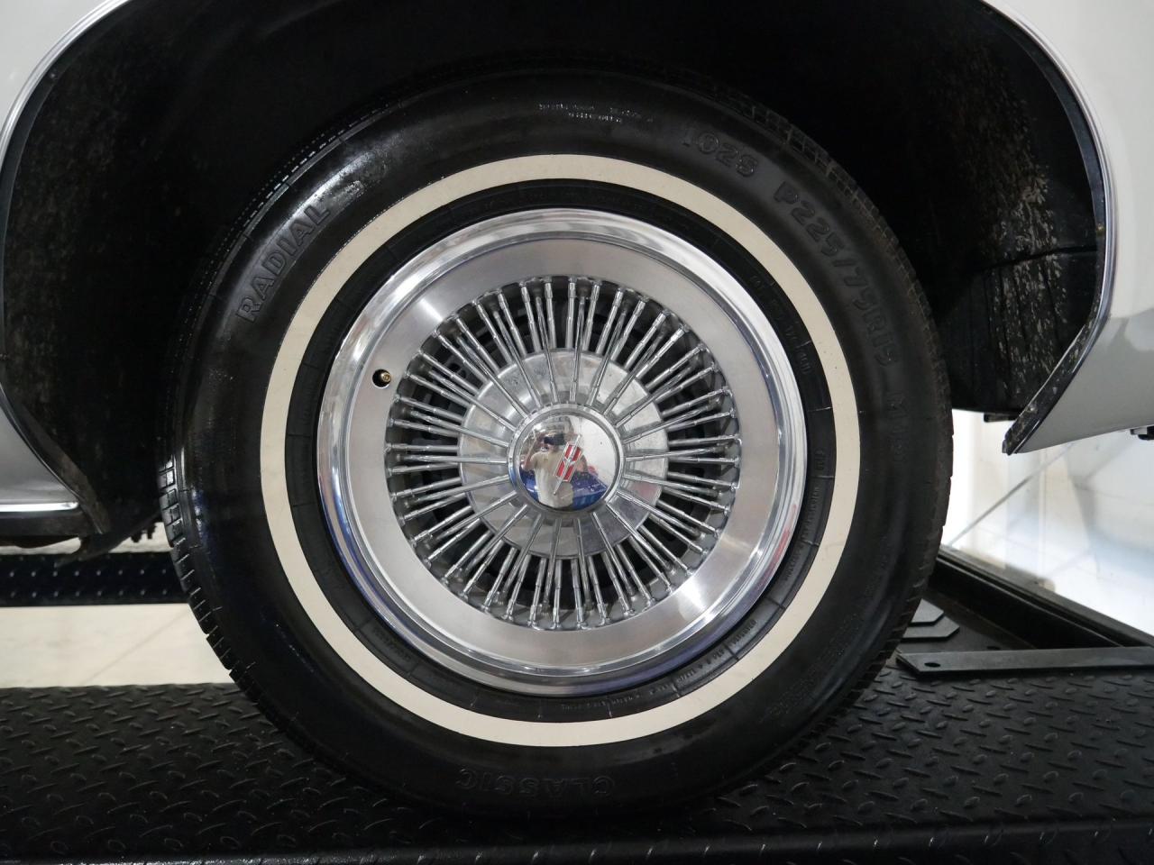 1975 Oldsmobile Delta 88 Royale Convertible