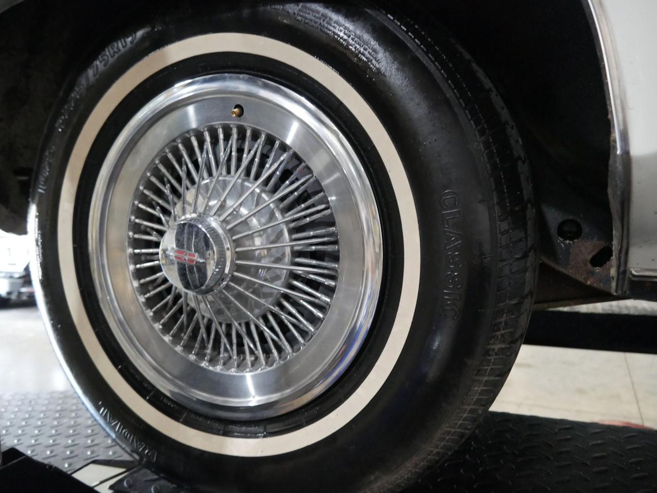 1975 Oldsmobile Delta 88 Royale Convertible