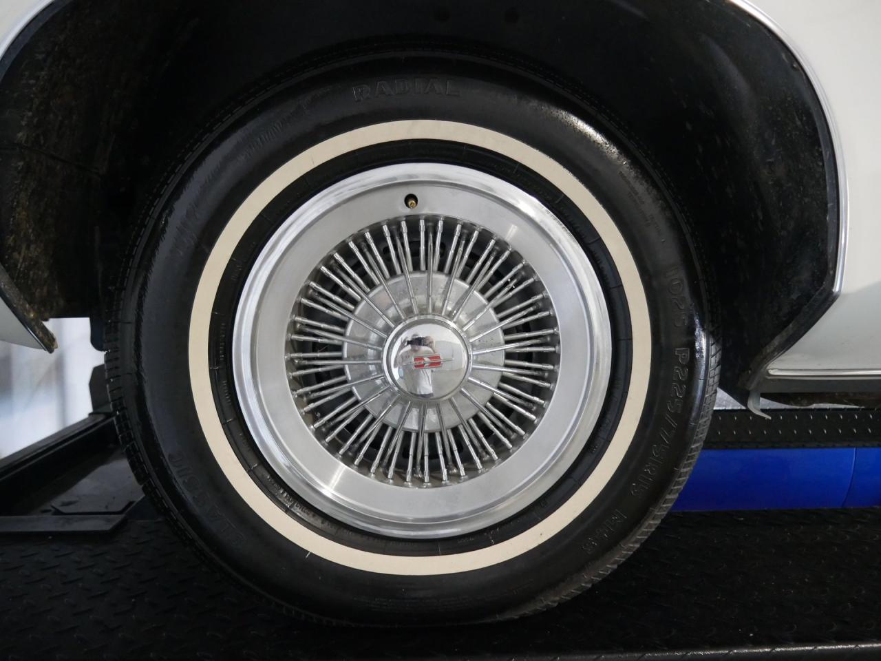1975 Oldsmobile Delta 88 Royale Convertible