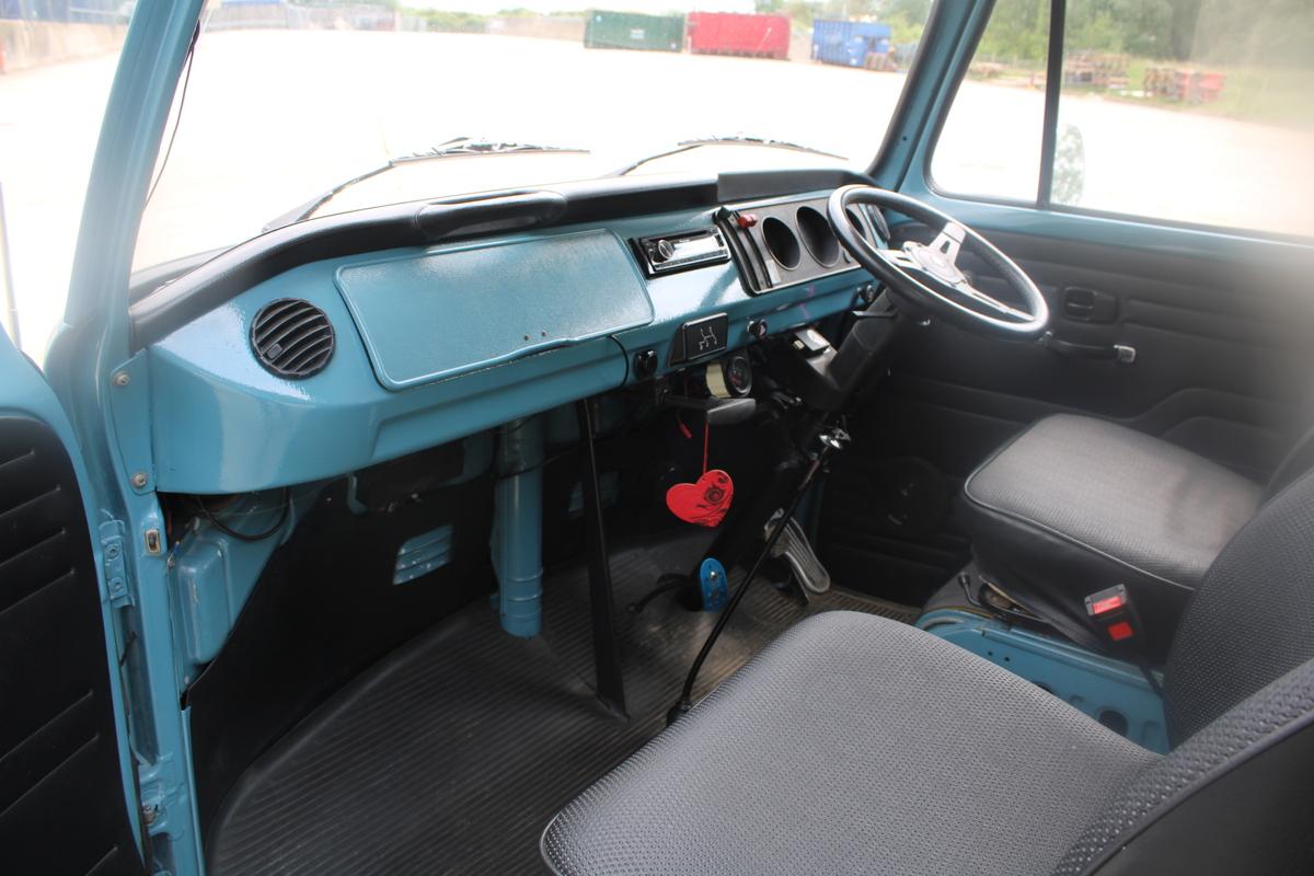 1976 Volkswagen CAMPER VAN