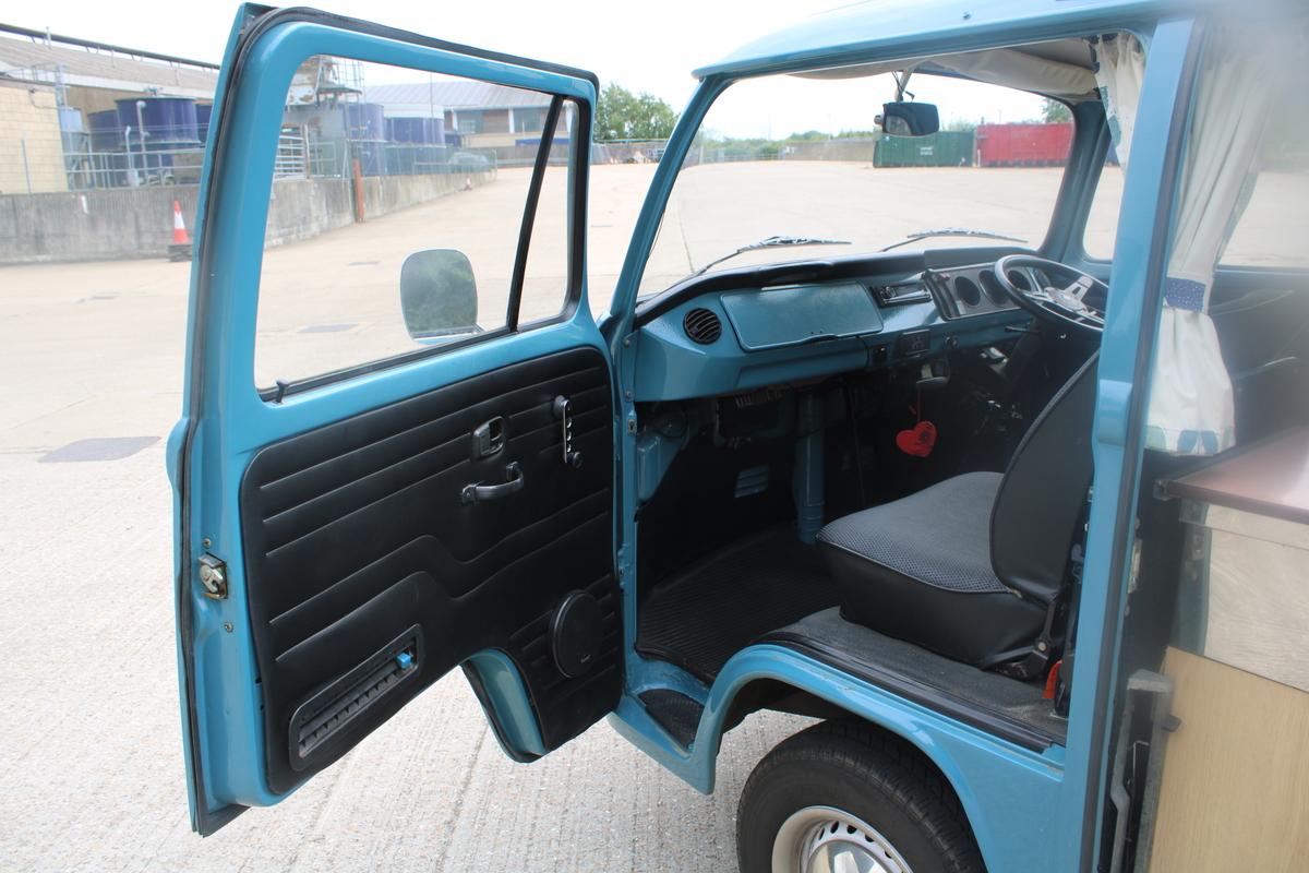 1976 Volkswagen CAMPER VAN