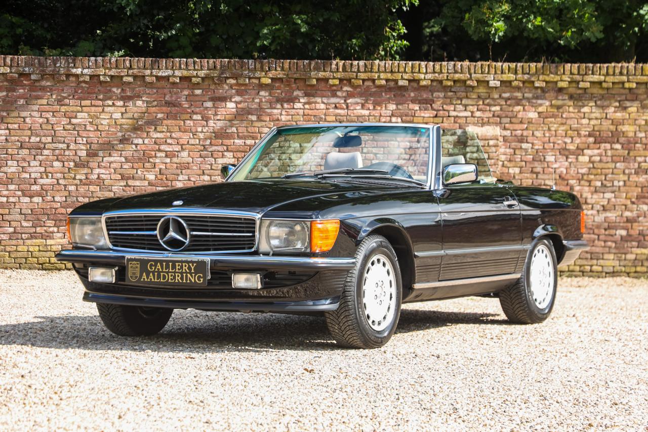 1986 Mercedes - Benz 420 SL &ldquo;The hidden strip is still there&rdquo;
