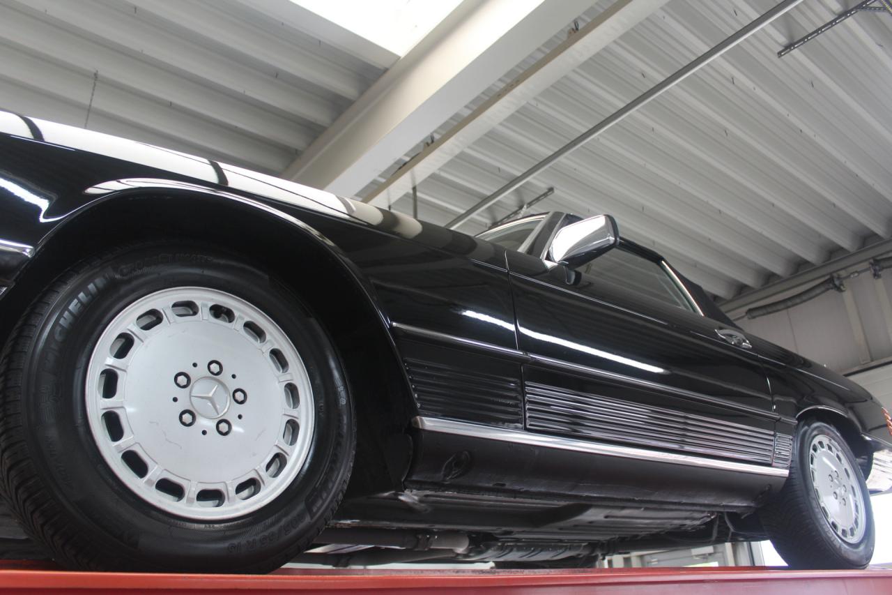 1986 Mercedes - Benz 420 SL &ldquo;The hidden strip is still there&rdquo;