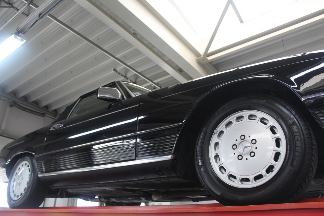 1986 Mercedes - Benz 420 SL &ldquo;The hidden strip is still there&rdquo;