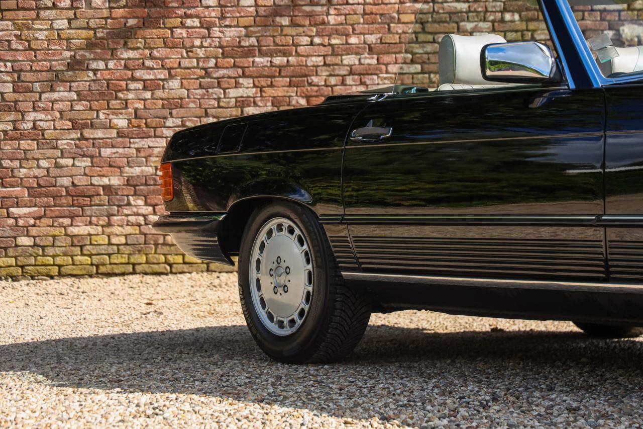 1986 Mercedes - Benz 420 SL &ldquo;The hidden strip is still there&rdquo;