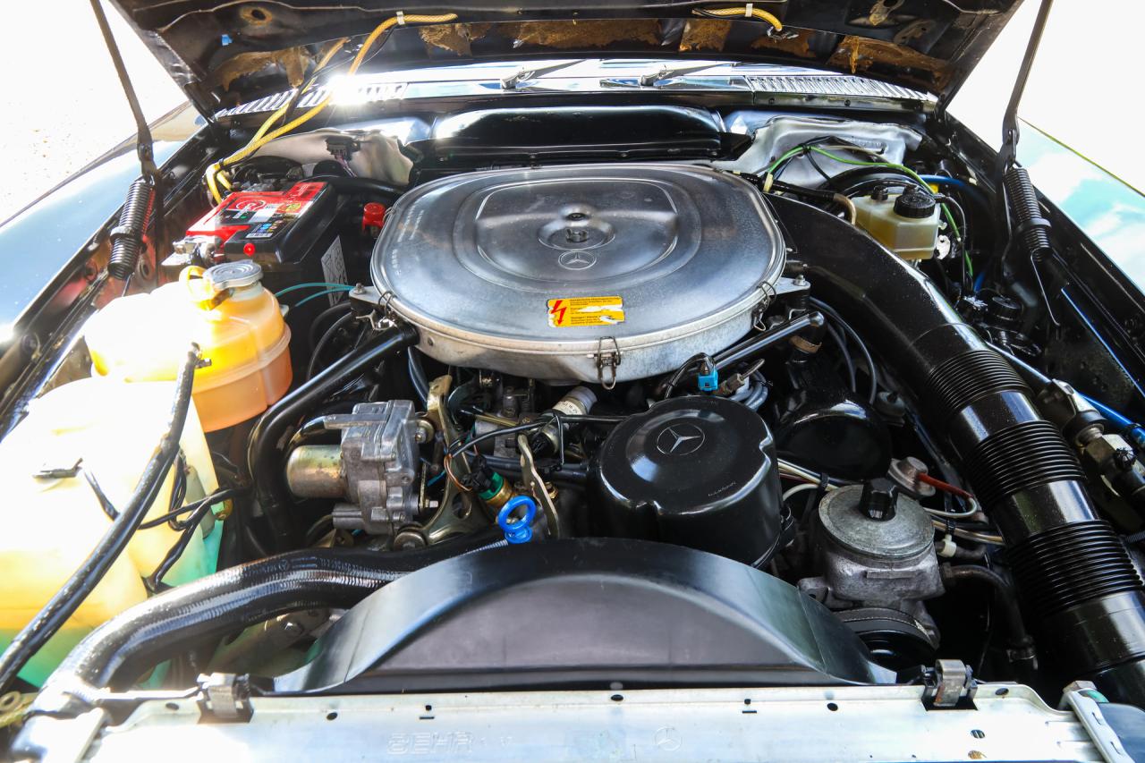 1986 Mercedes - Benz 420 SL &ldquo;The hidden strip is still there&rdquo;