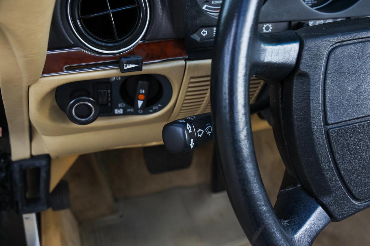 1986 Mercedes - Benz 420 SL &ldquo;The hidden strip is still there&rdquo;