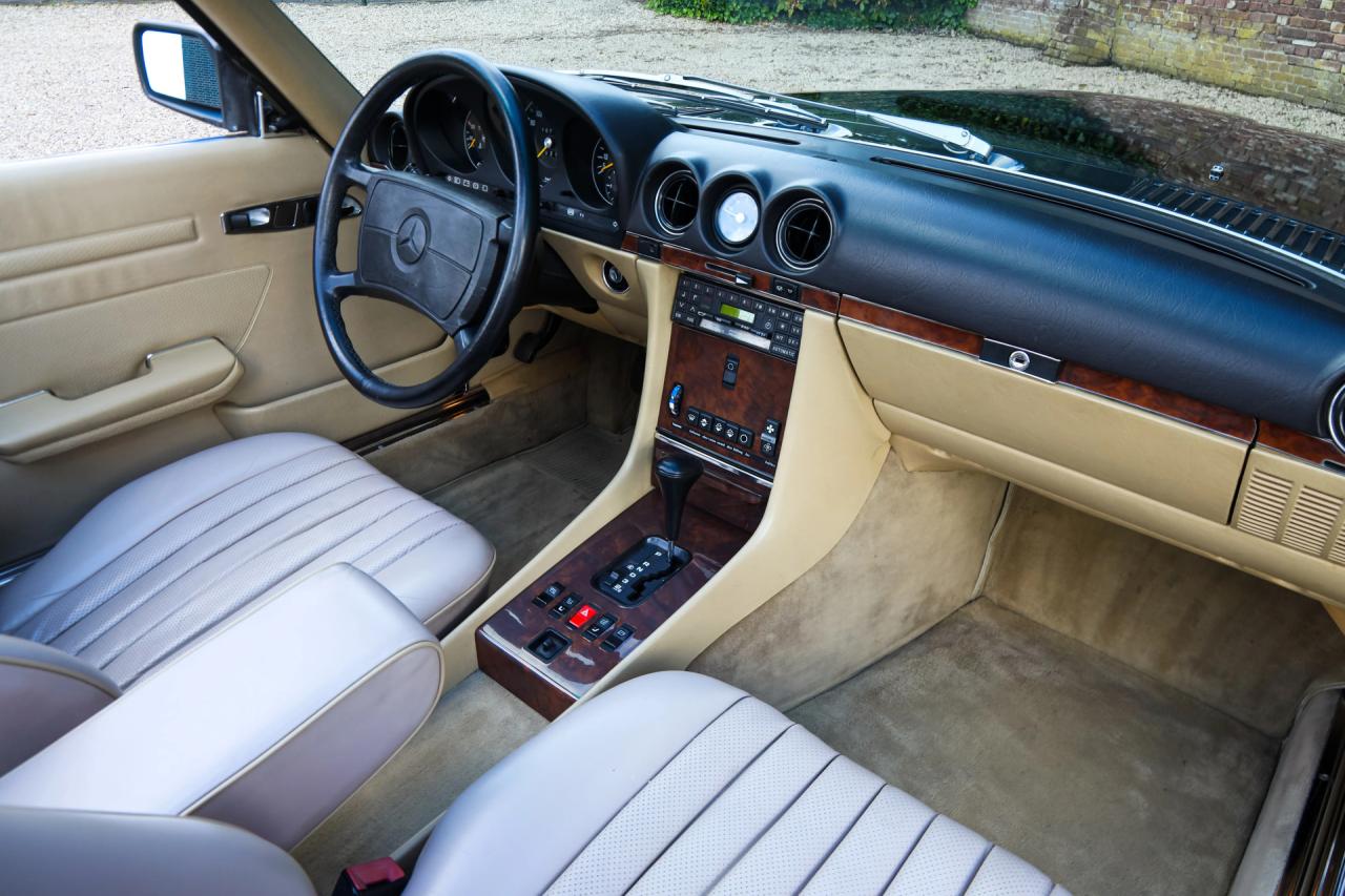 1986 Mercedes - Benz 420 SL &ldquo;The hidden strip is still there&rdquo;