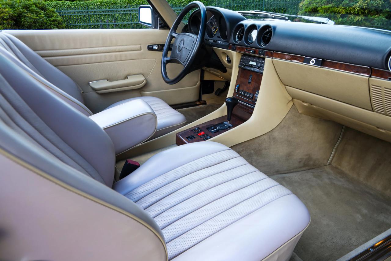 1986 Mercedes - Benz 420 SL &ldquo;The hidden strip is still there&rdquo;