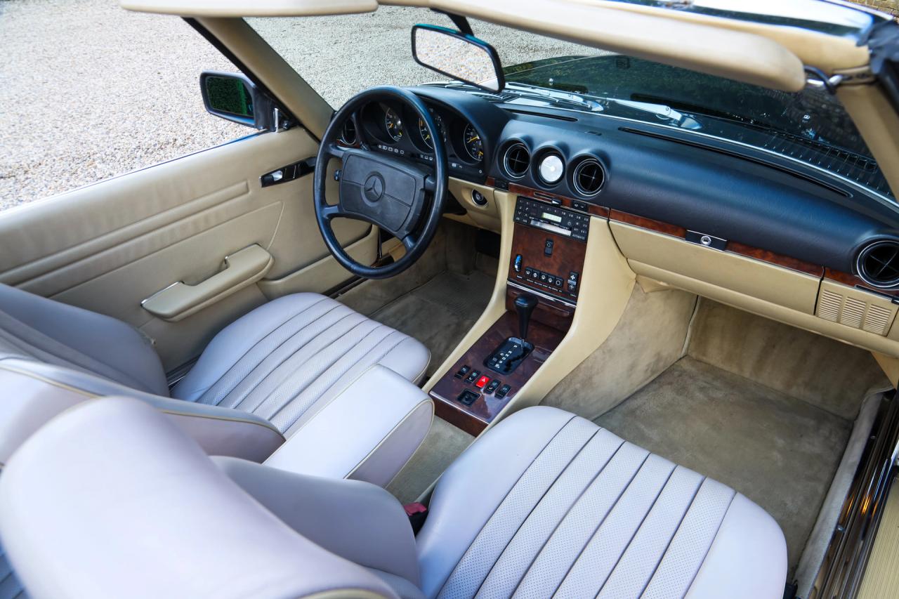 1986 Mercedes - Benz 420 SL &ldquo;The hidden strip is still there&rdquo;