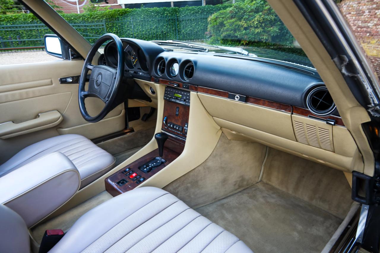 1986 Mercedes - Benz 420 SL &ldquo;The hidden strip is still there&rdquo;