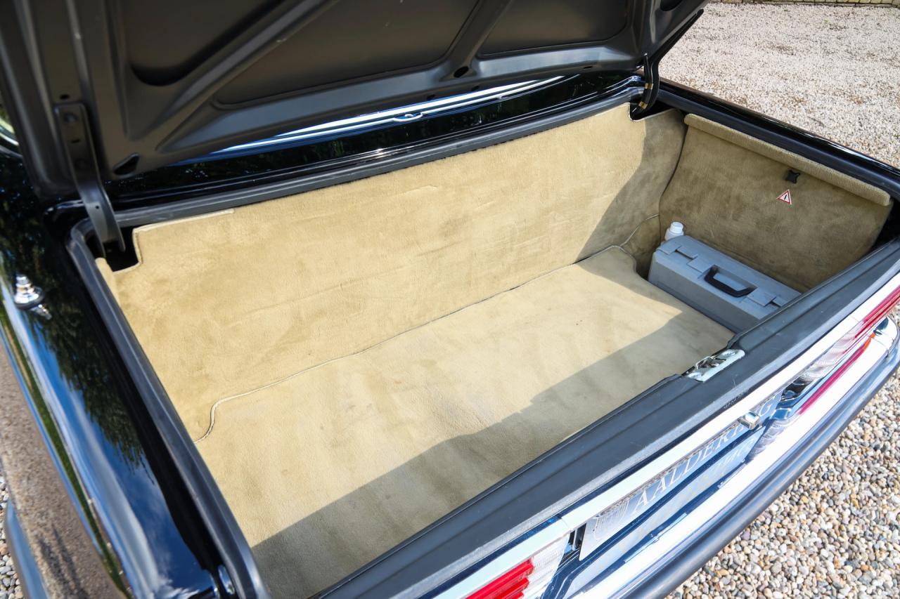 1986 Mercedes - Benz 420 SL &ldquo;The hidden strip is still there&rdquo;