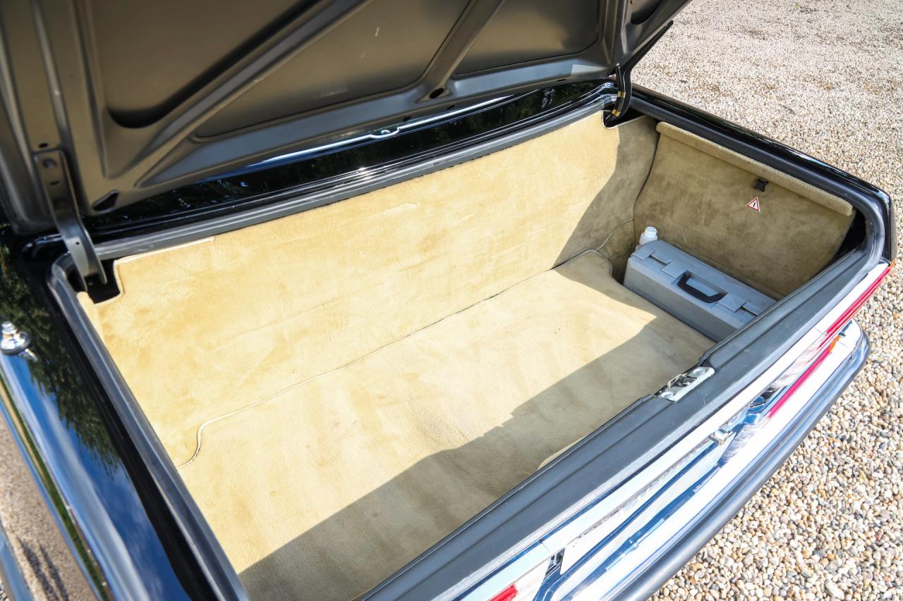 1986 Mercedes - Benz 420 SL &ldquo;The hidden strip is still there&rdquo;