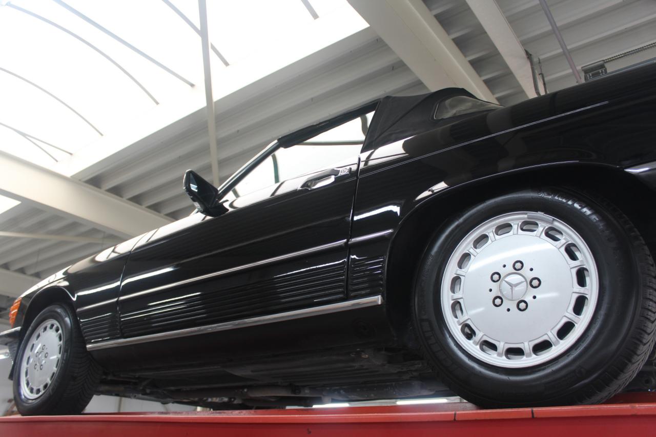 1986 Mercedes - Benz 420 SL &ldquo;The hidden strip is still there&rdquo;