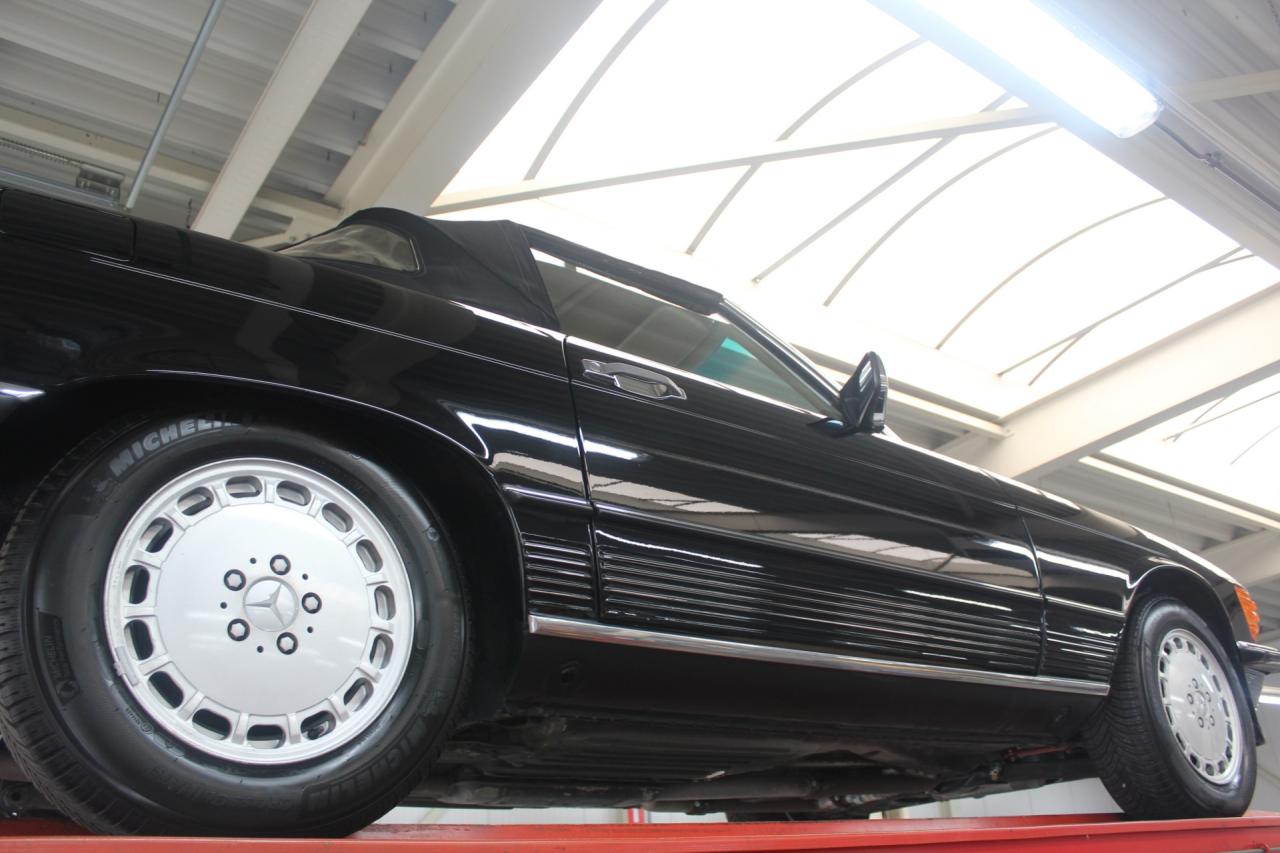 1986 Mercedes - Benz 420 SL &ldquo;The hidden strip is still there&rdquo;