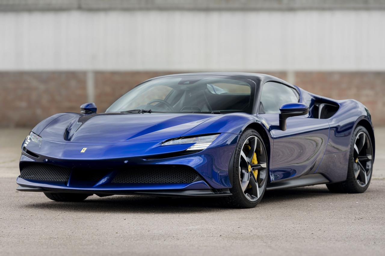 2022 Ferrari SF90 SPIDER
