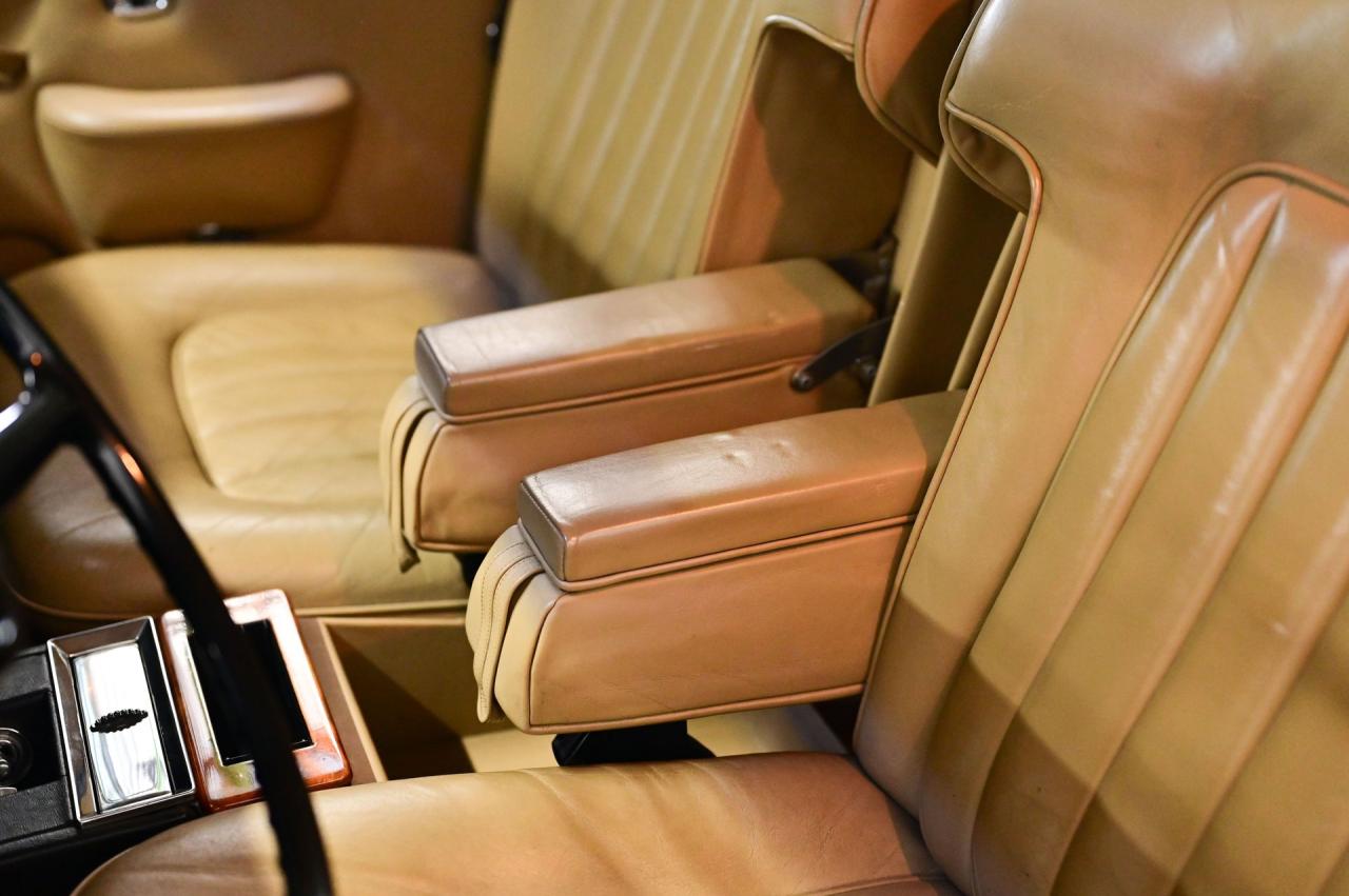 1972 Rolls - Royce SILVER CLOUD LWB